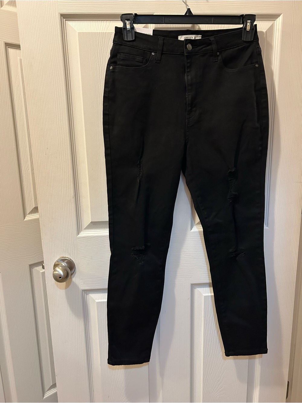 Forever 21 Size 30 Black Skinny Women’s The Sunset Curvy Fit Distressed Jeans